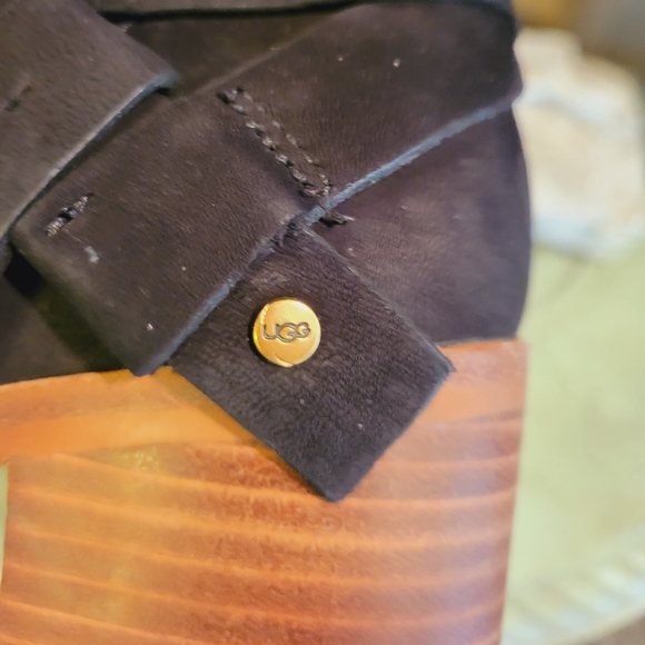 Ugg Elora Suede Ankle Boot - Picture 9 of 14